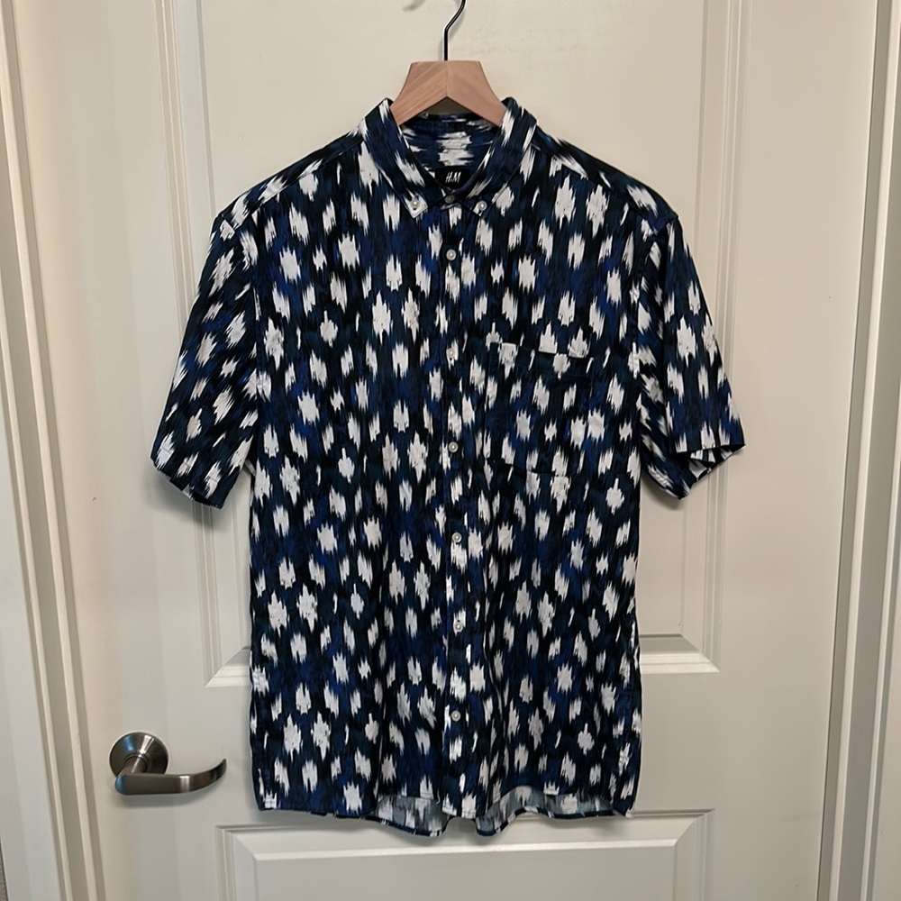 H&M blue, white & black patterned short-sleeved button down in size L